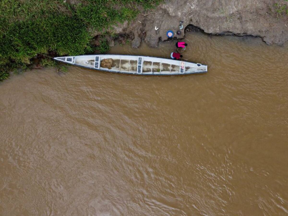 UNGRD realiza contingencia frente a derrame de combustible en Rio Putumayo