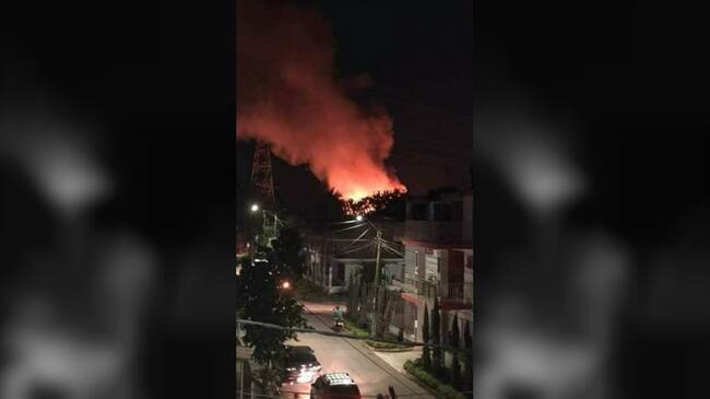 Voraz incendio consumió nueve viviendas en asentamiento subnormal en Jamundí. Foto: Erika Rebolledo (W Radio)