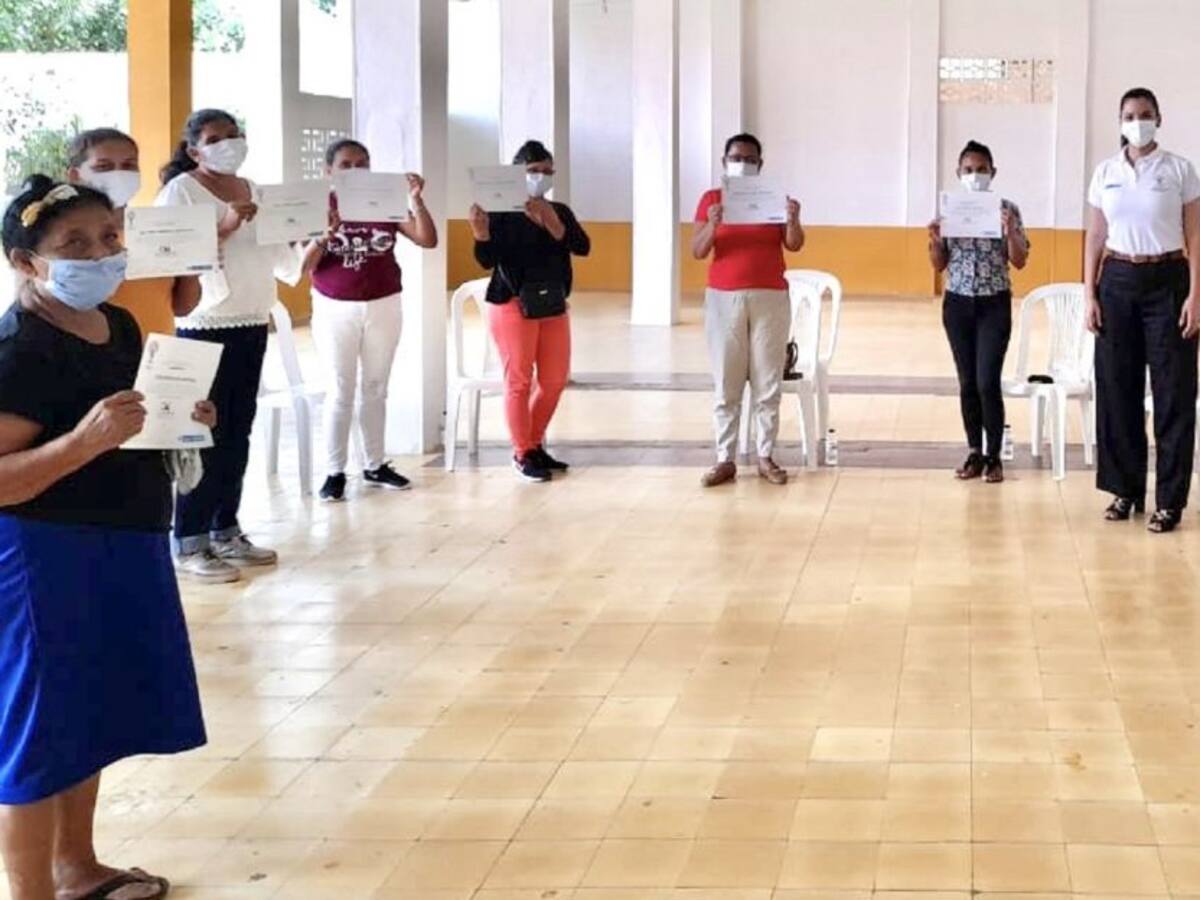Mujeres en El Carmen de Bolívar se gradúan en proyectos productivos