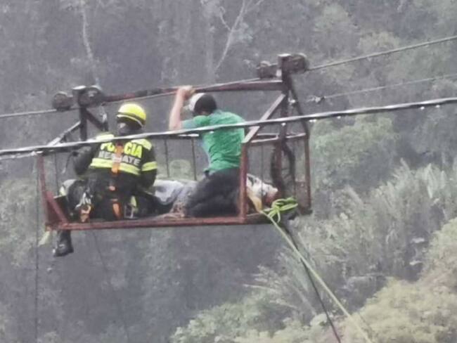 Hombre picado por serpiente y atrapado a 90 metros de altura en Risaralda