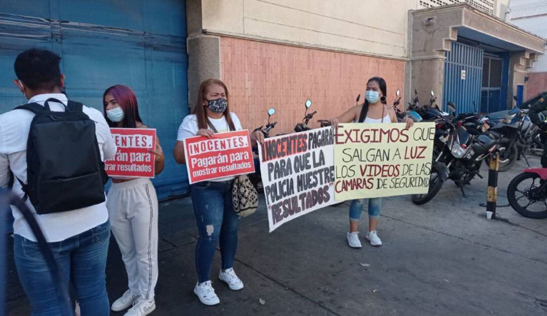 Manifestación de familiares de escoltas que habían sido capturados