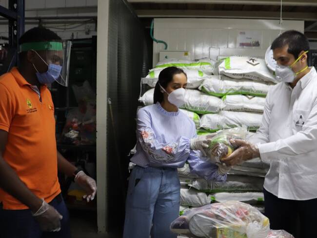 Trabajadores de CamComercio Cartagena donan mercados al Banco de Alimentos