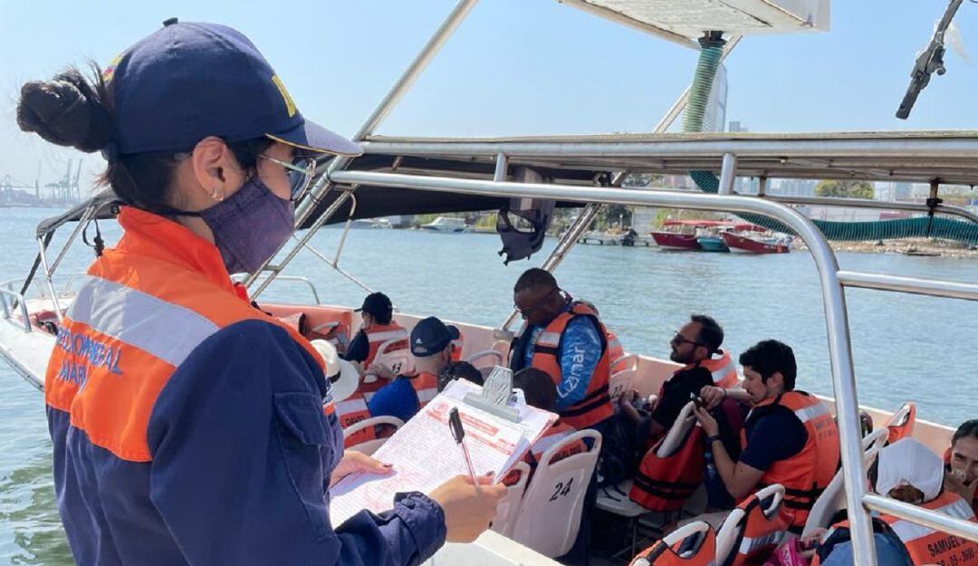 La Capitanía de Puerto inició sensibilización con los nativos de las islas sobre la importancia de contar con licencias y equipos de seguridad