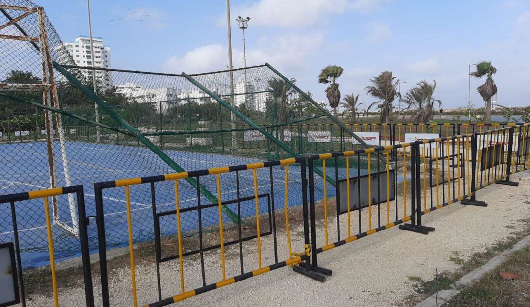 Se registró la caída de barrotes y mallas en la zona frontal y se detectó un progresivo deterioro en otras áreas del cerramiento