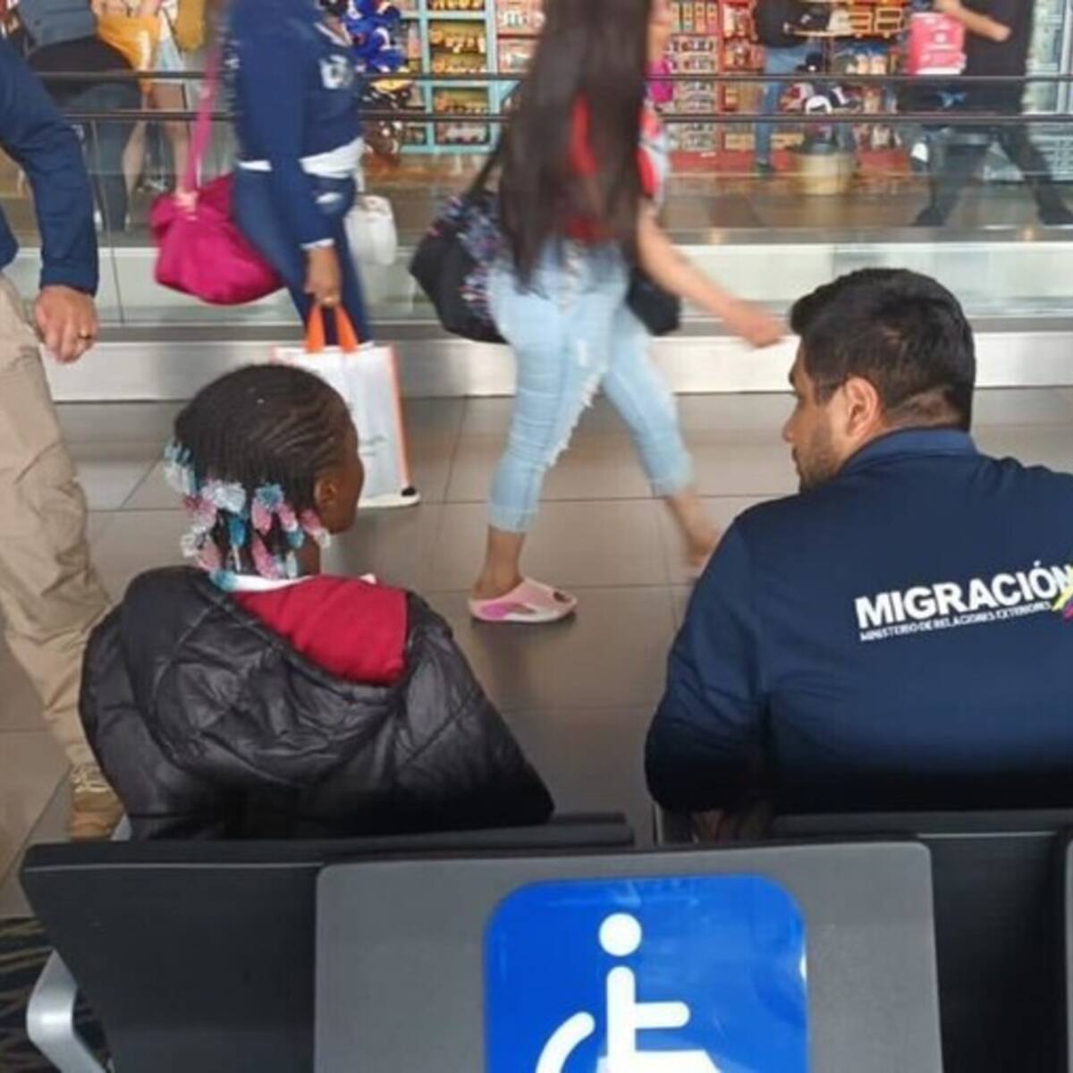 Defensoría requiere informe de Migración sobre niños abandonados en aeropuerto El Dorado