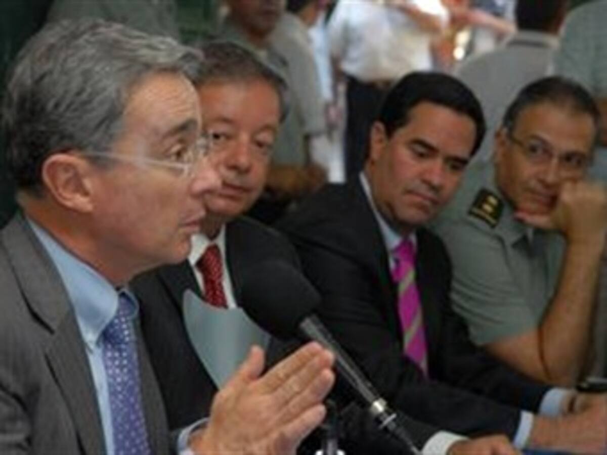 Presidente Uribe dice haber cumplido todas las exigencias para la liberación de secuestrados