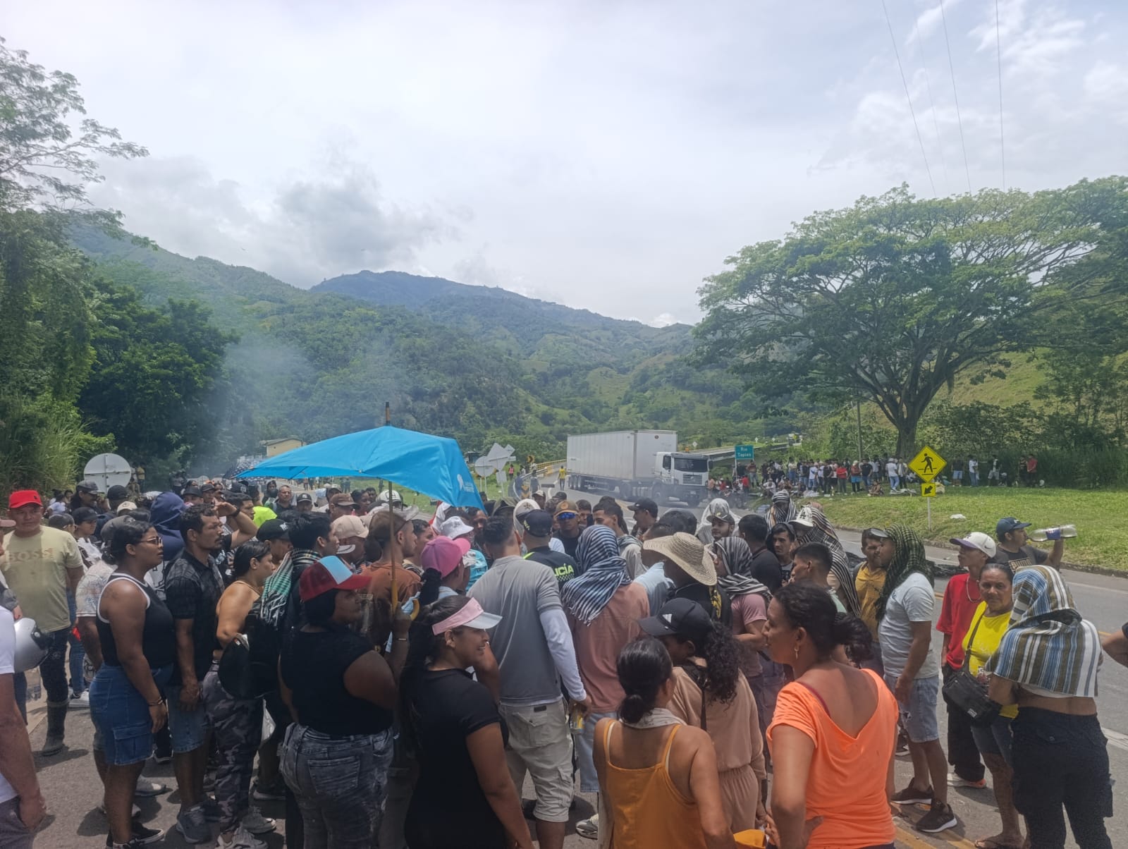 Después de 9 horas se levanta bloqueo minero en la carretera Manizales - Medellín