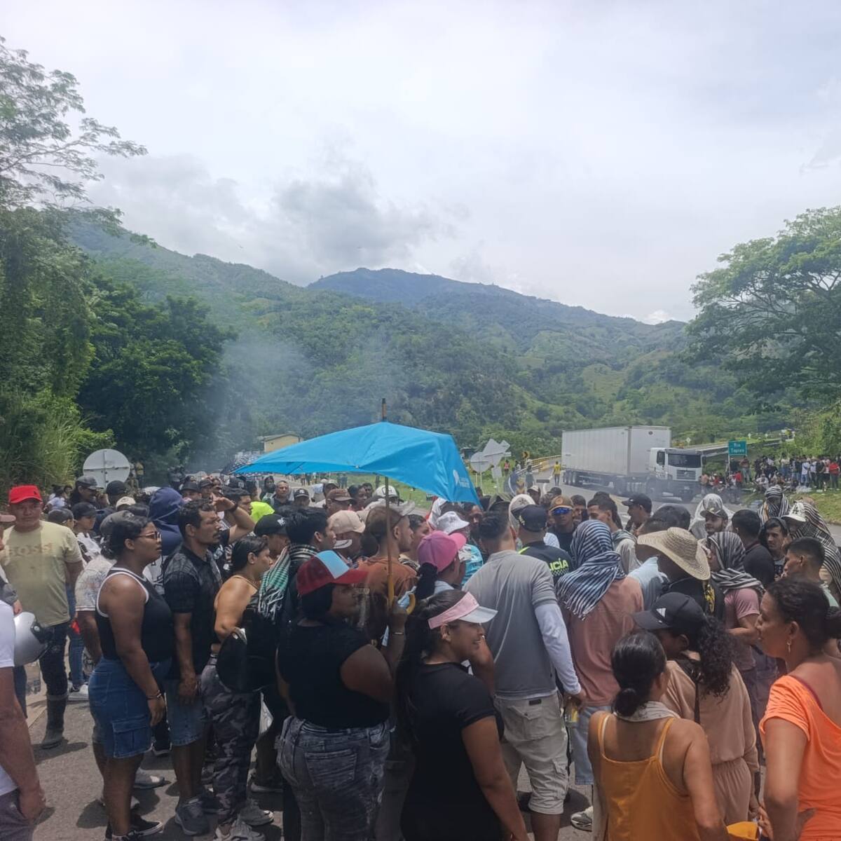 Después de 9 horas se levanta bloqueo minero en la carretera Manizales - Medellín
