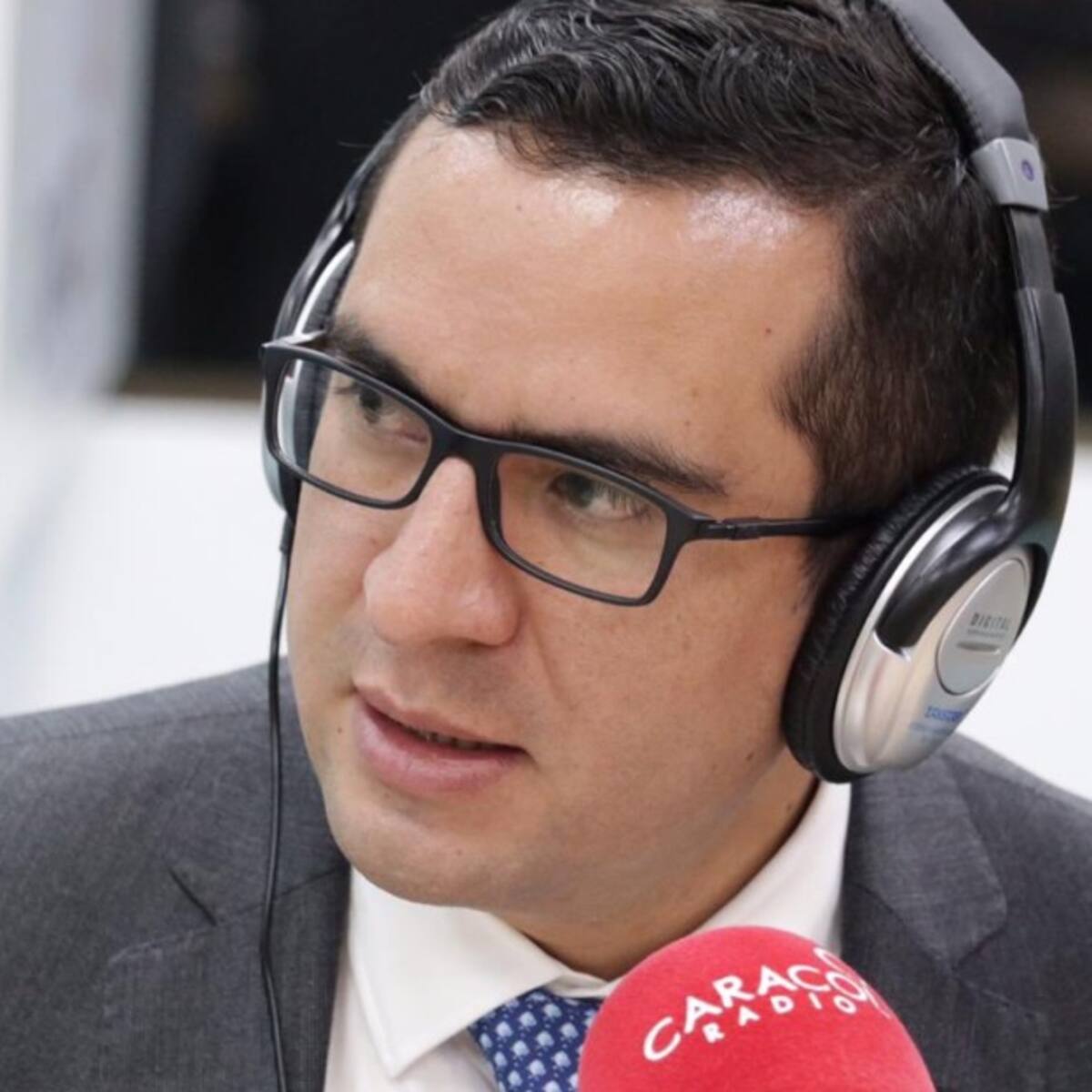 Cruce de versiones en el Uribismo por la precandidatura de Edward Rodríguez