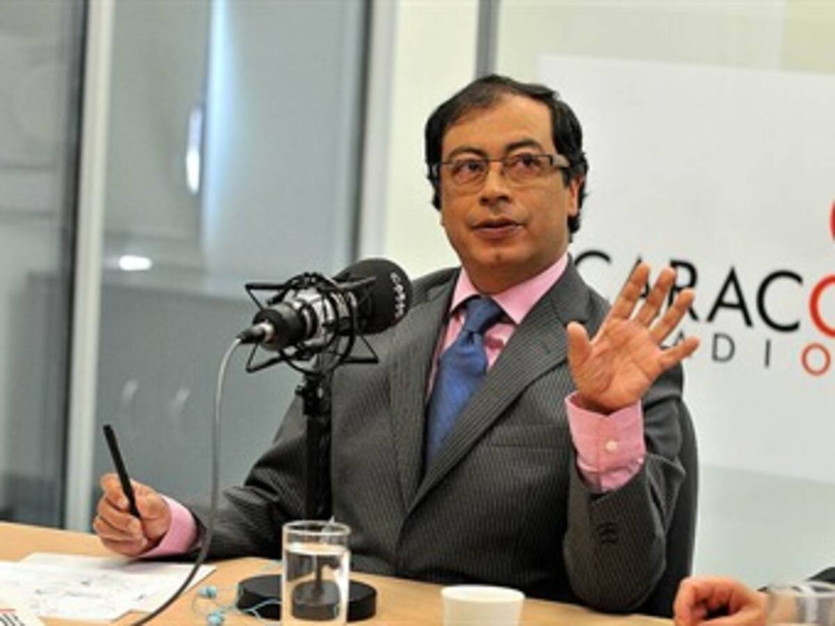 La revocatoria a Petro es un intento más de Uribe por llegar a Bogotá: Ángela Robledo