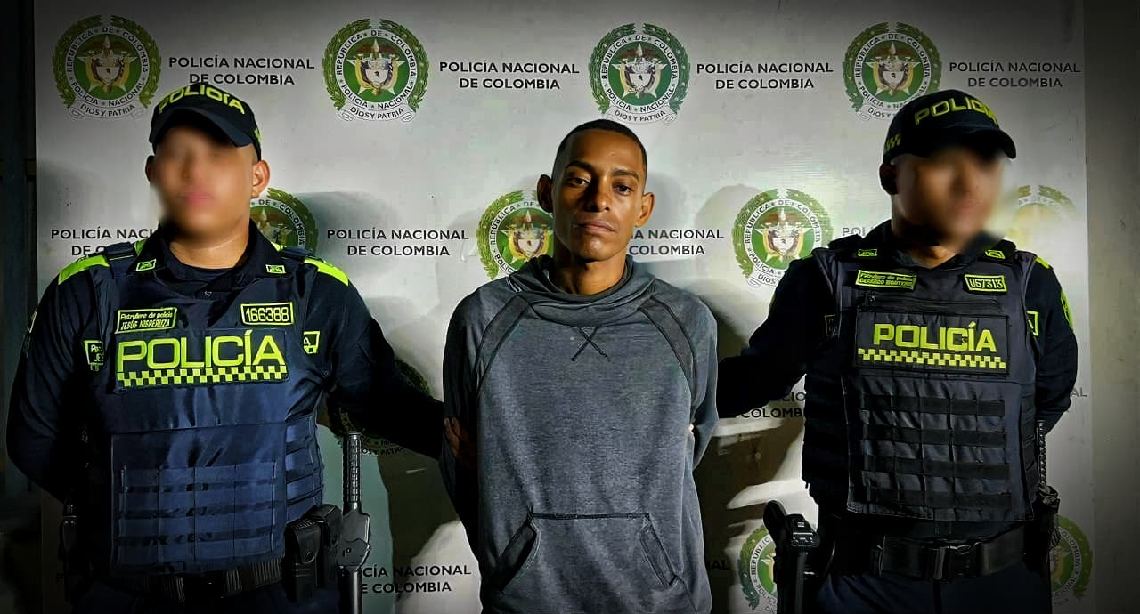 Durante operativos en el barrio La Esperanza, fue capturado este sujeto, quien habría participado en un homicidio ocurrido en el barrio Policarpa en el año 2022