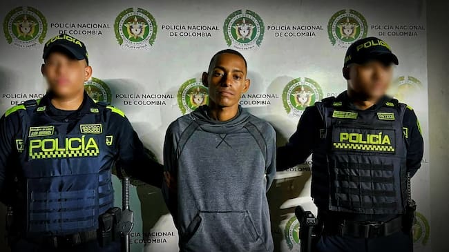 Durante operativos en el barrio La Esperanza, fue capturado este sujeto, quien habría participado en un homicidio ocurrido en el barrio Policarpa en el año 2022