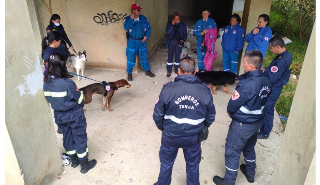 Bomberos de Latinoamérica se reúnen en Tunja para aprender sobre rescate de emergencias urbanas y rurales. 