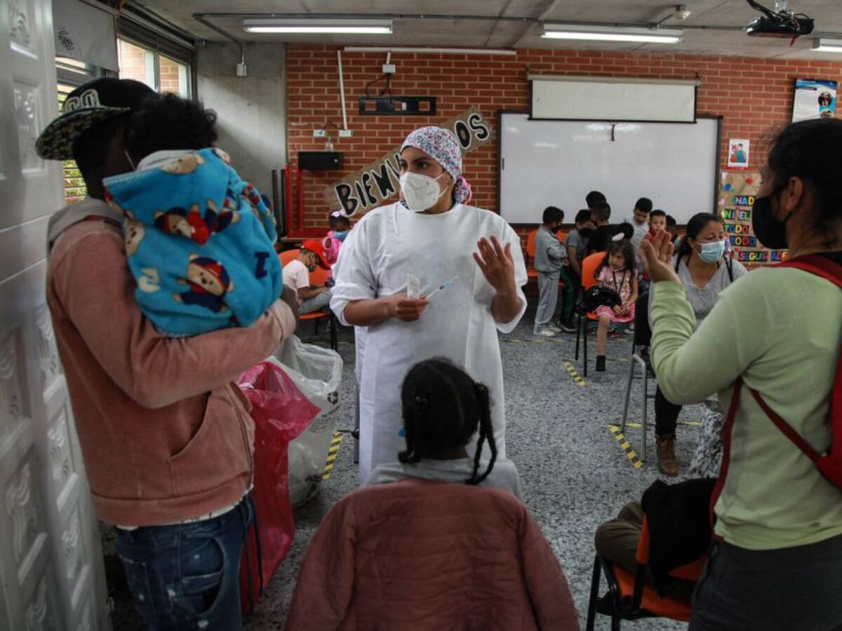 Por aumento de casos COVID, sistema de salud se podría saturar: expertos