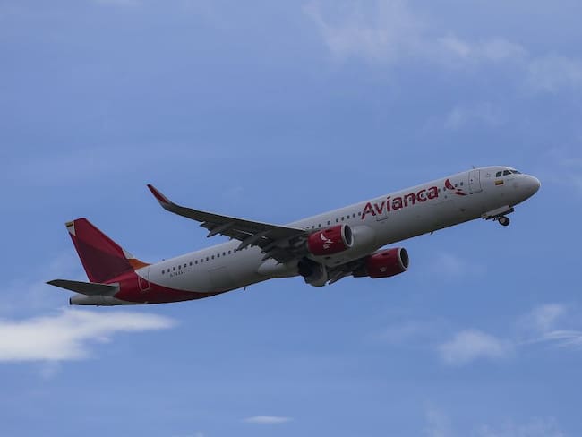 Auditoría a Avianca advierte de dudas sobre futuro de la aerolínea