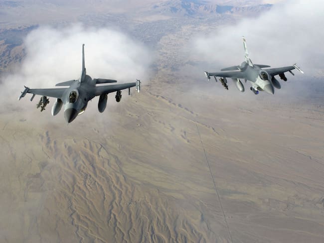 The Falcons are armed with AIM-120A Advanced Medium Range Air-to-Air Missiles (AMRAAM) on each wing tip, a pair of GBU-12 500-pound bombs (left), a pair of 370-gallon tanks, and a GBU-31 (Guided Bomb Unit) BLU-109 (Bomb Live Unit) JDAM (Joint Direct Attack Munition). The Falcon on the right also has a AN/AAQ-28(V) Litening AT targeting pod under the intake.