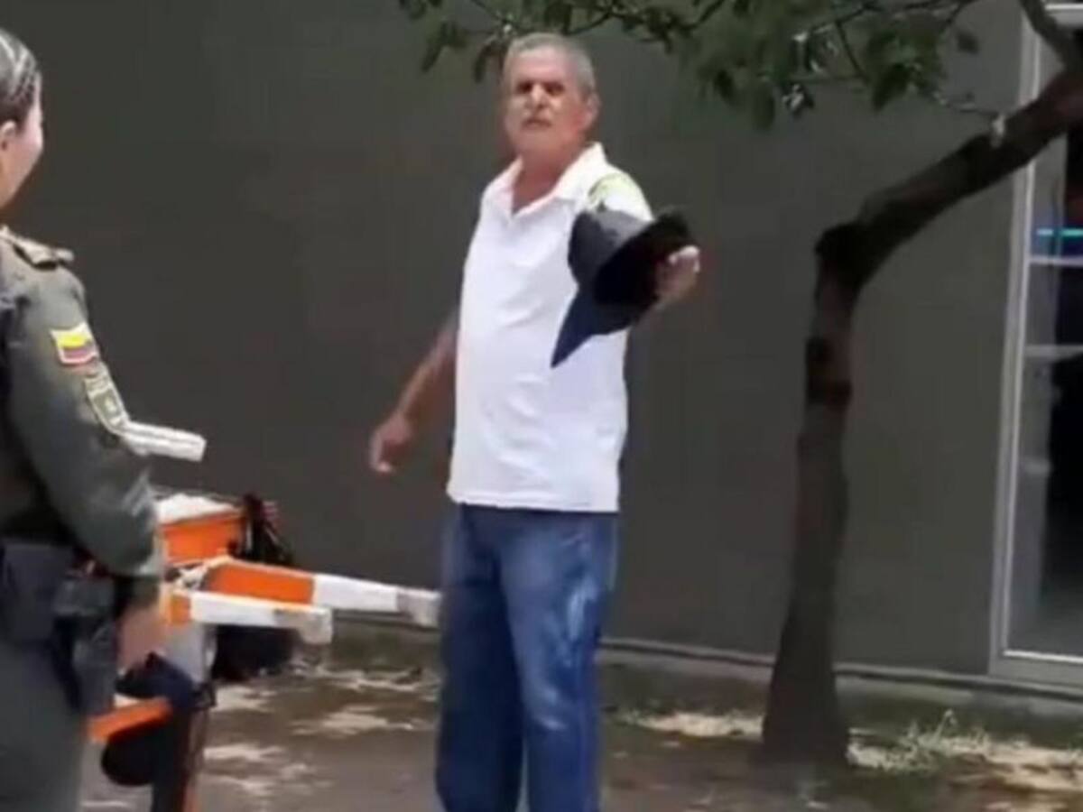 Alcalde promete ayuda a vendedor ambulante sancionado en Medellín
