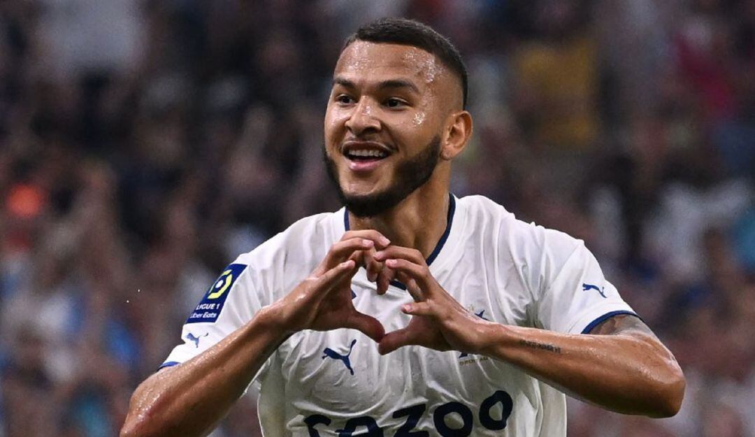 Luis Javier Suárez marcó doblete en su debut en Francia