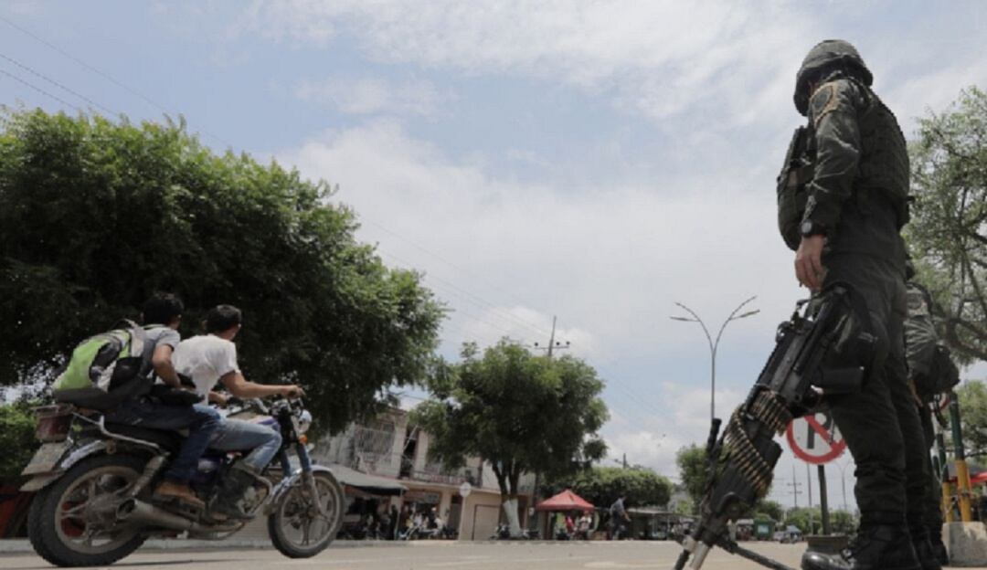 Hostigadas bases militares