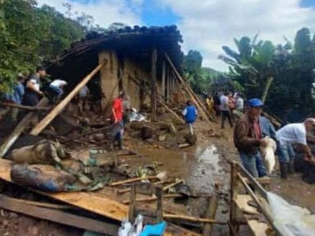 Evacúan viviendas por riesgo en Ancuya