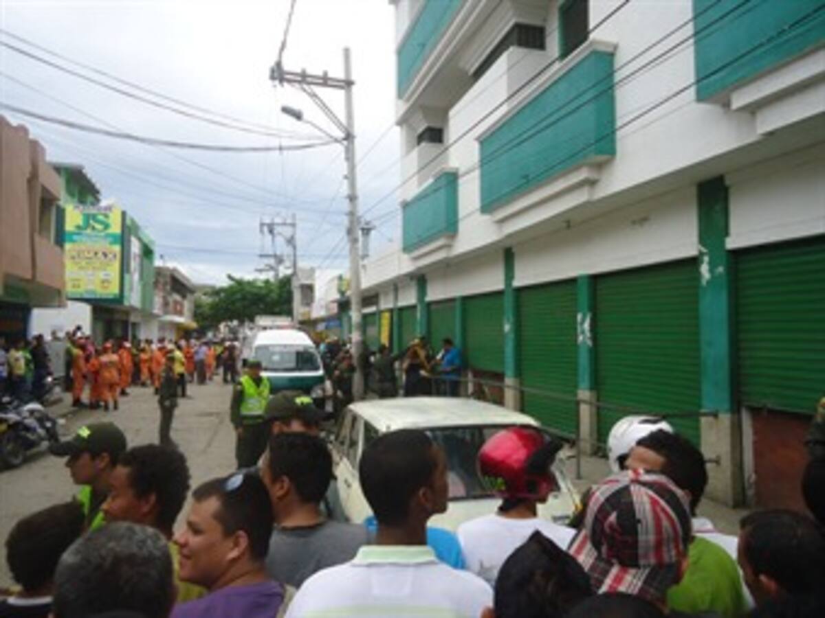 Tres muertos y once heridos por petardo en mercado de Santa Marta