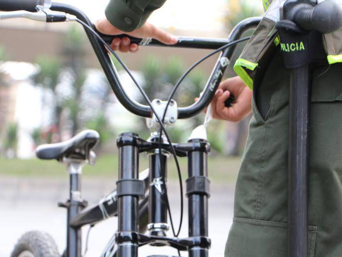 Menor llevaba marihuana escondida en las barras de su bicicleta