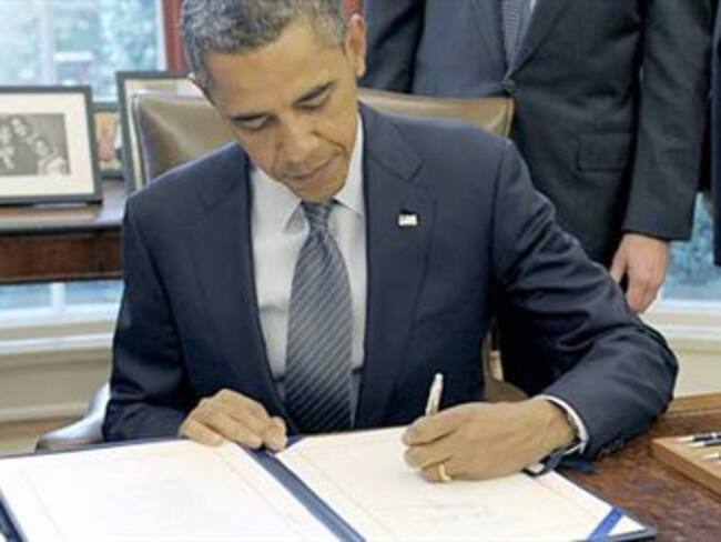 Obama firma decreto que promulga TLC entre Colombia y Estados Unidos