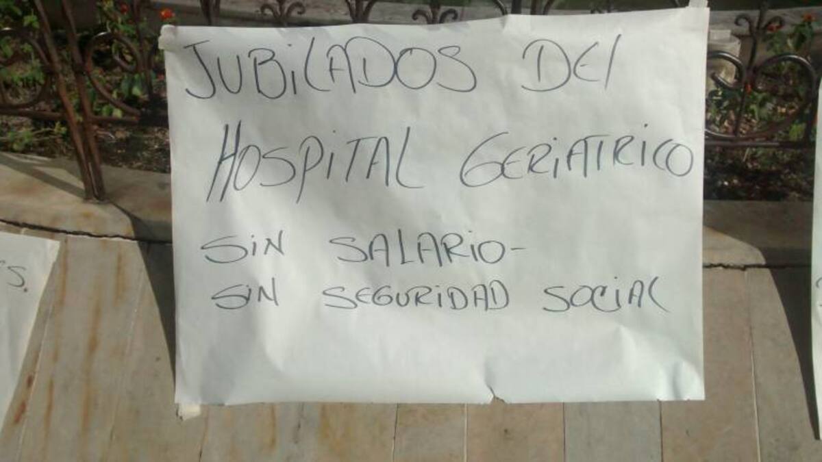 Trabajadores y pensionados del Geriátrico realzarán plantones hasta que les paguen los meses atrasados