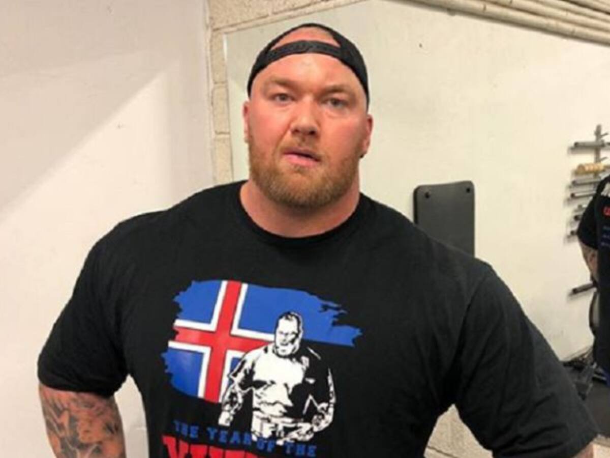 El actor y deportista 'La Montaña' se casó con su pequeña novia