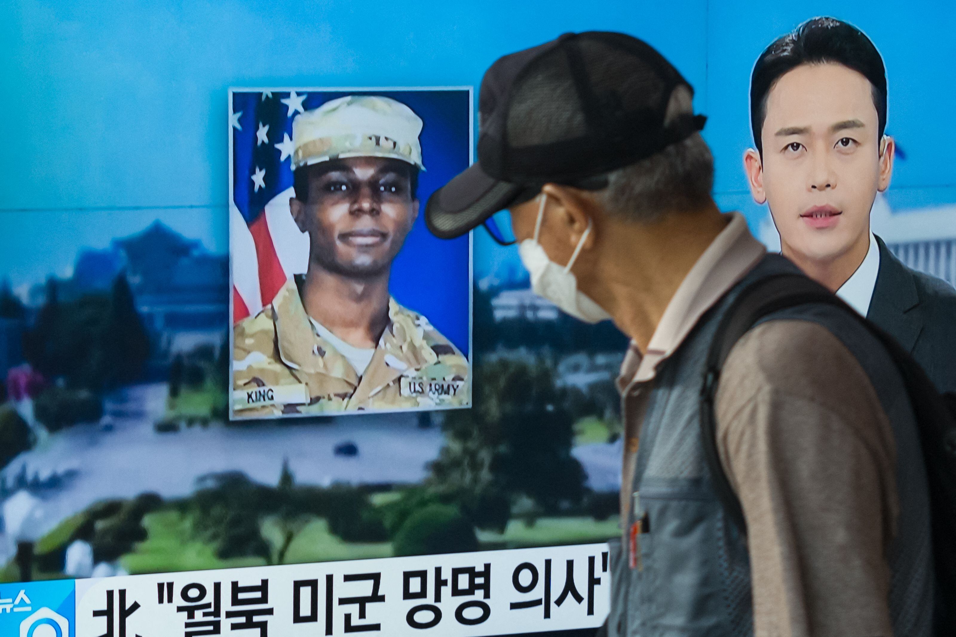 La historia del soldado estadounidense Travis King siendo reseñada por medios de Corea del Sur. 
(Foto:     ANTHONY WALLACE/AFP via Getty Images)
