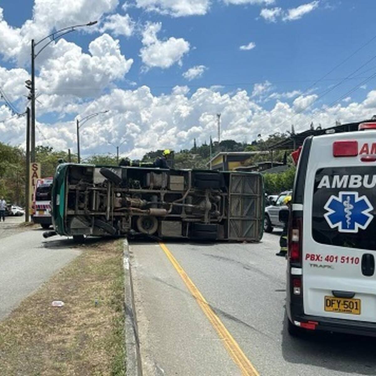 Un bus se accidentó en Copacabana, tres pasajeros quedaron heridos