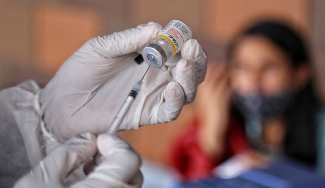 Migrantes reciben vacuna COVID-19 en Cúcuta