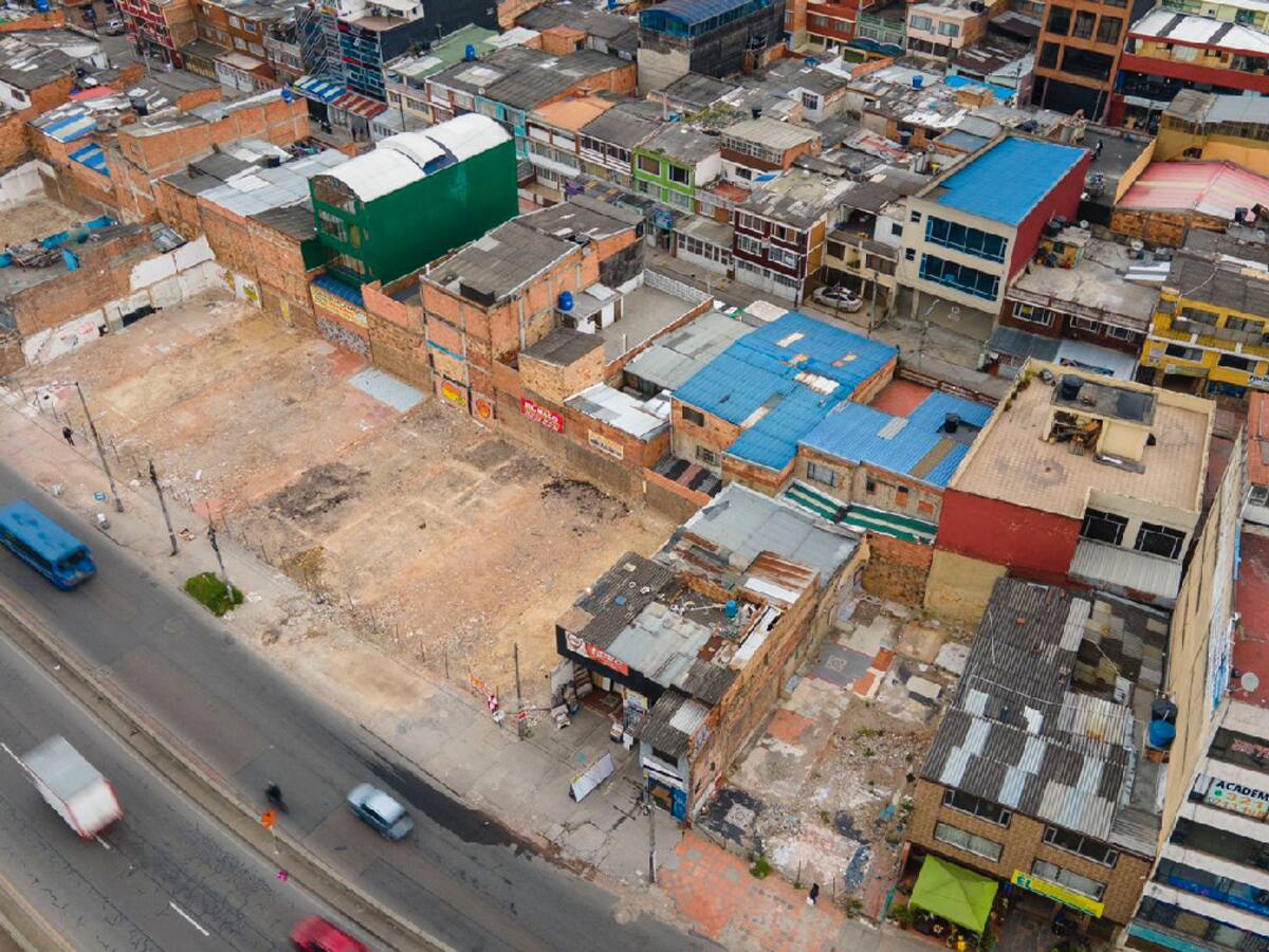 Habitantes de la Av. 68 afectados por demoliciones para obras de TM en Bogotá