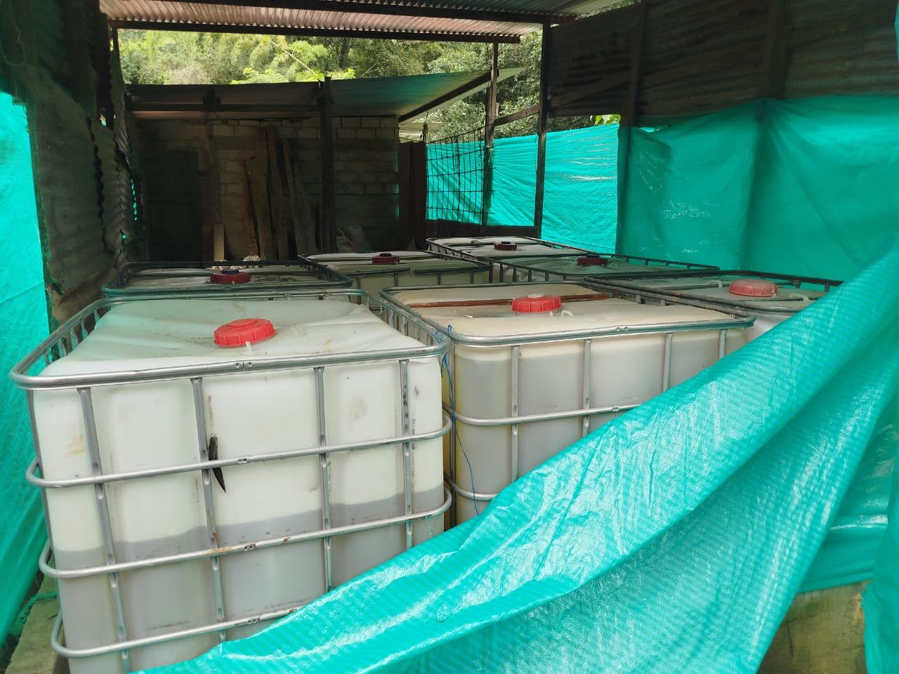 Hallan 1.100 galones de combustible en depósito ilegal en Palmor, Ciénaga. Foto: Gobernación del Magdalena