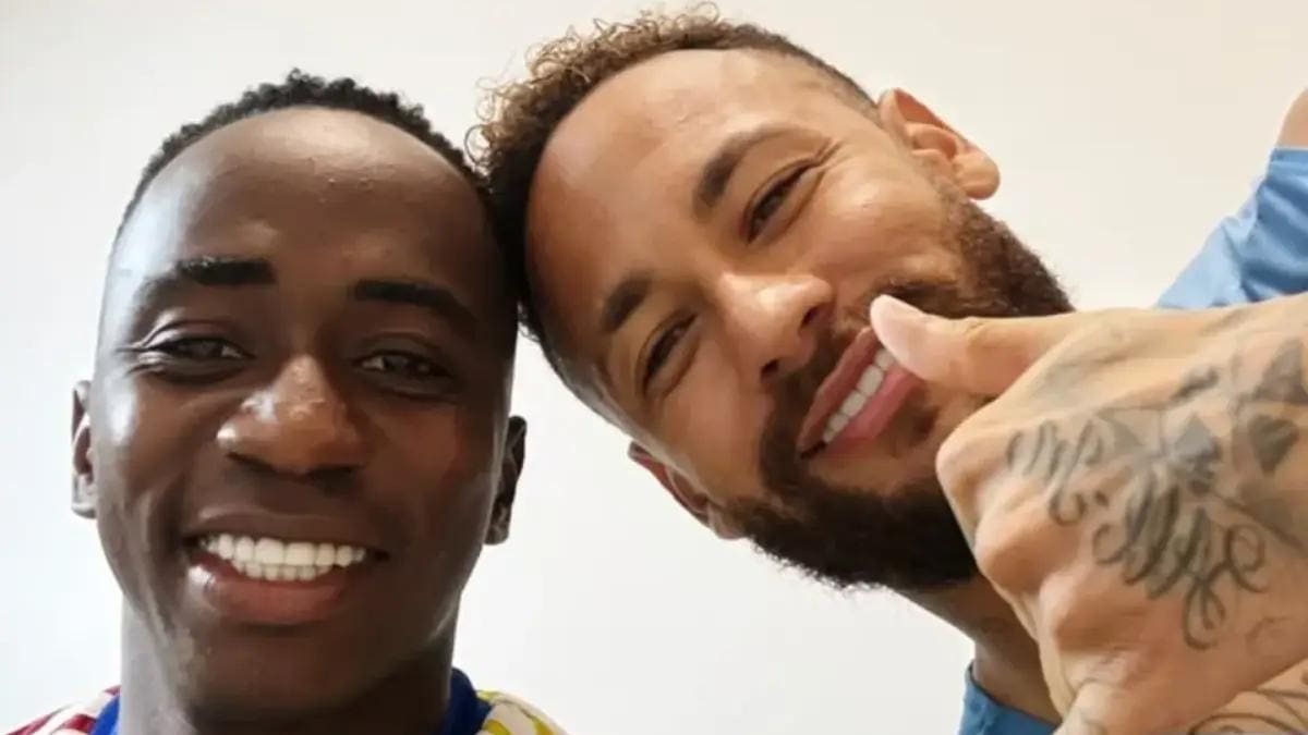 Video: Edwin ‘Shirra’ Mosquera tuvo un emotivo encuentro con Neymar, hubo beso incluido