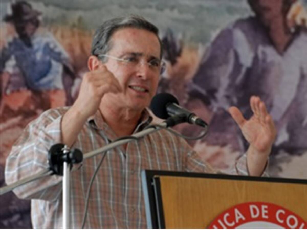 Uribe, con 'más ganas de darle madera' a las Farc