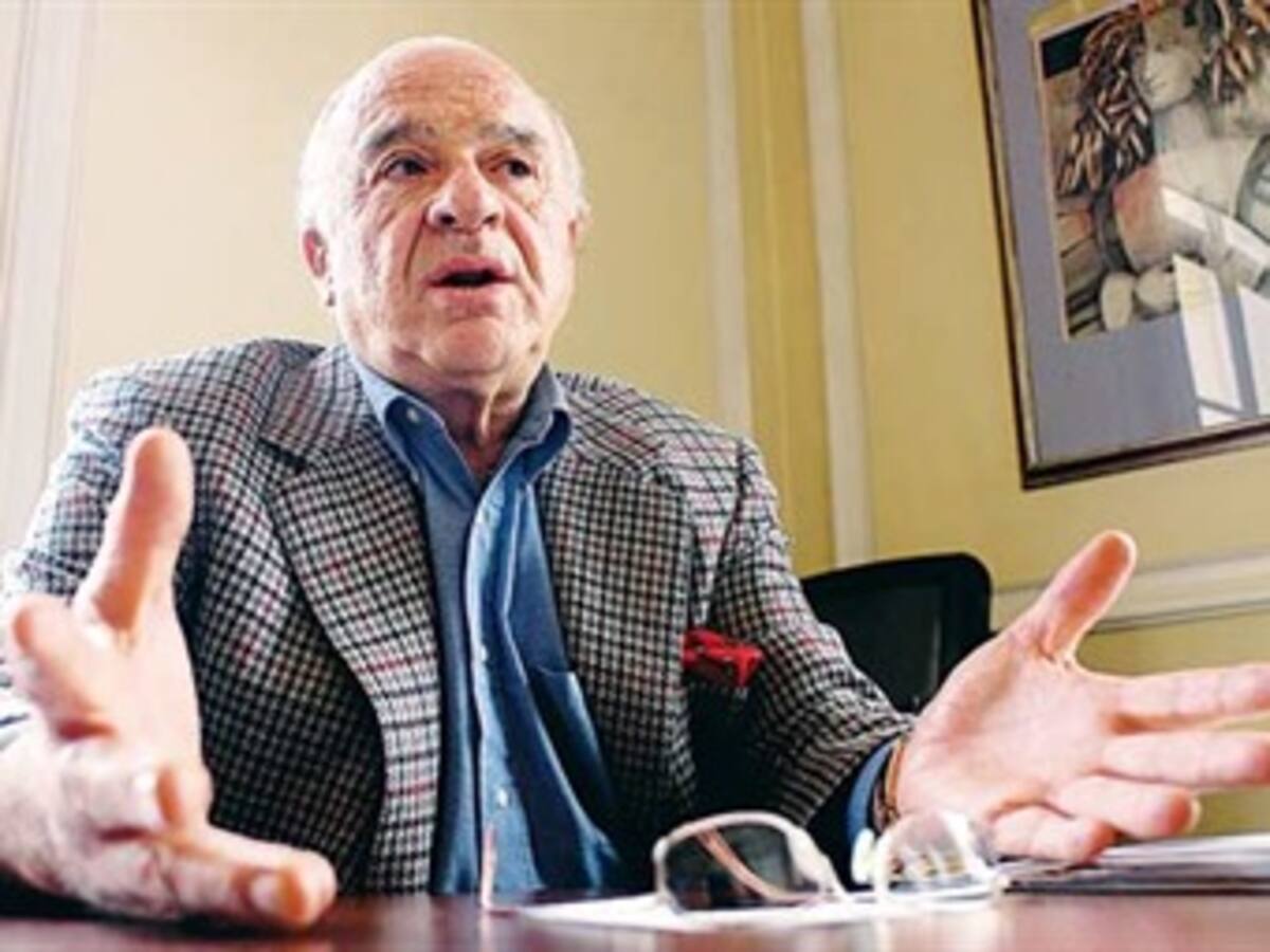 Hay que buscarle ocupación al presidente Uribe después del siete de agosto: Fabio Echeverri
