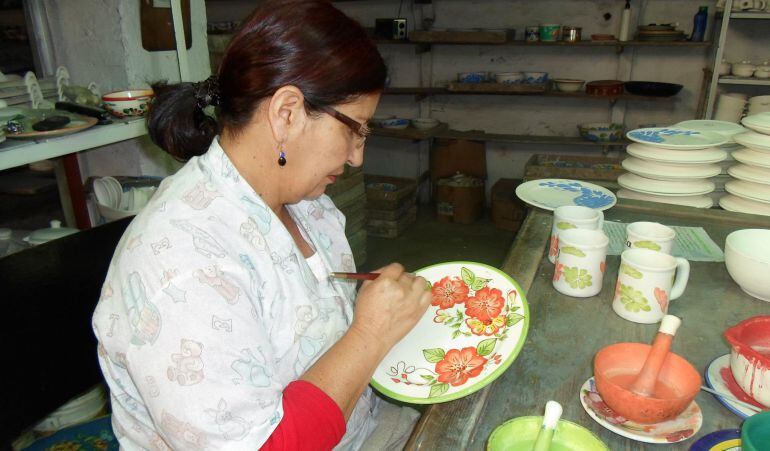 Vajillas de Carmen de Viboral se distinguen por sus diseños únicos.