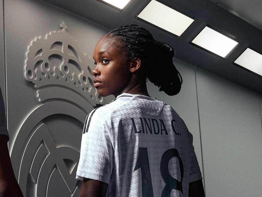 Linda Caicedo con la nueva equipación del Real Madrid / Real Madrid C.F.