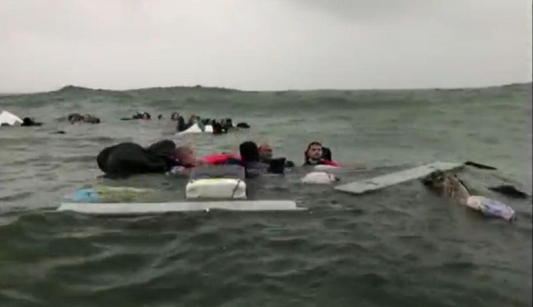Naufragó una embarcación con turistas en aguas de Buenaventura, Valle