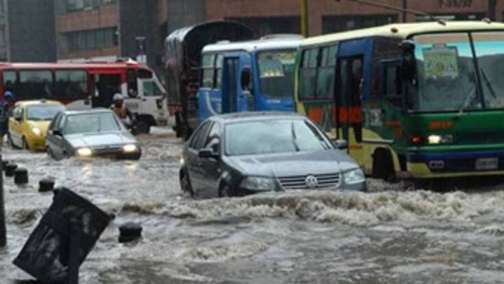 Reportan complicaciones en varias vías por lluvias en Bogotá