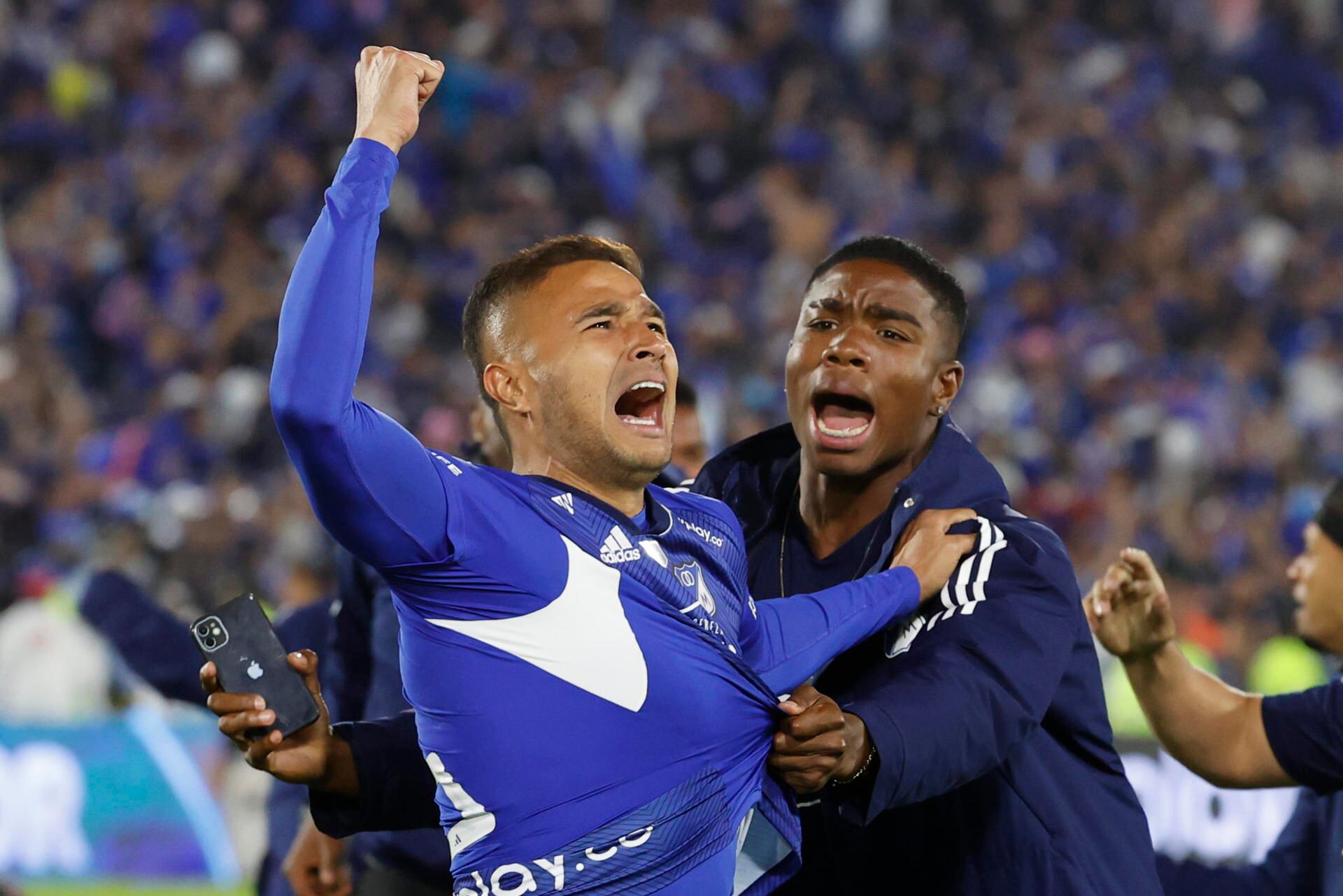 Larry Vásquez llora emocionado tras marcar el gol del título de Millonarios. EFE/ Mauricio Dueñas Castañeda