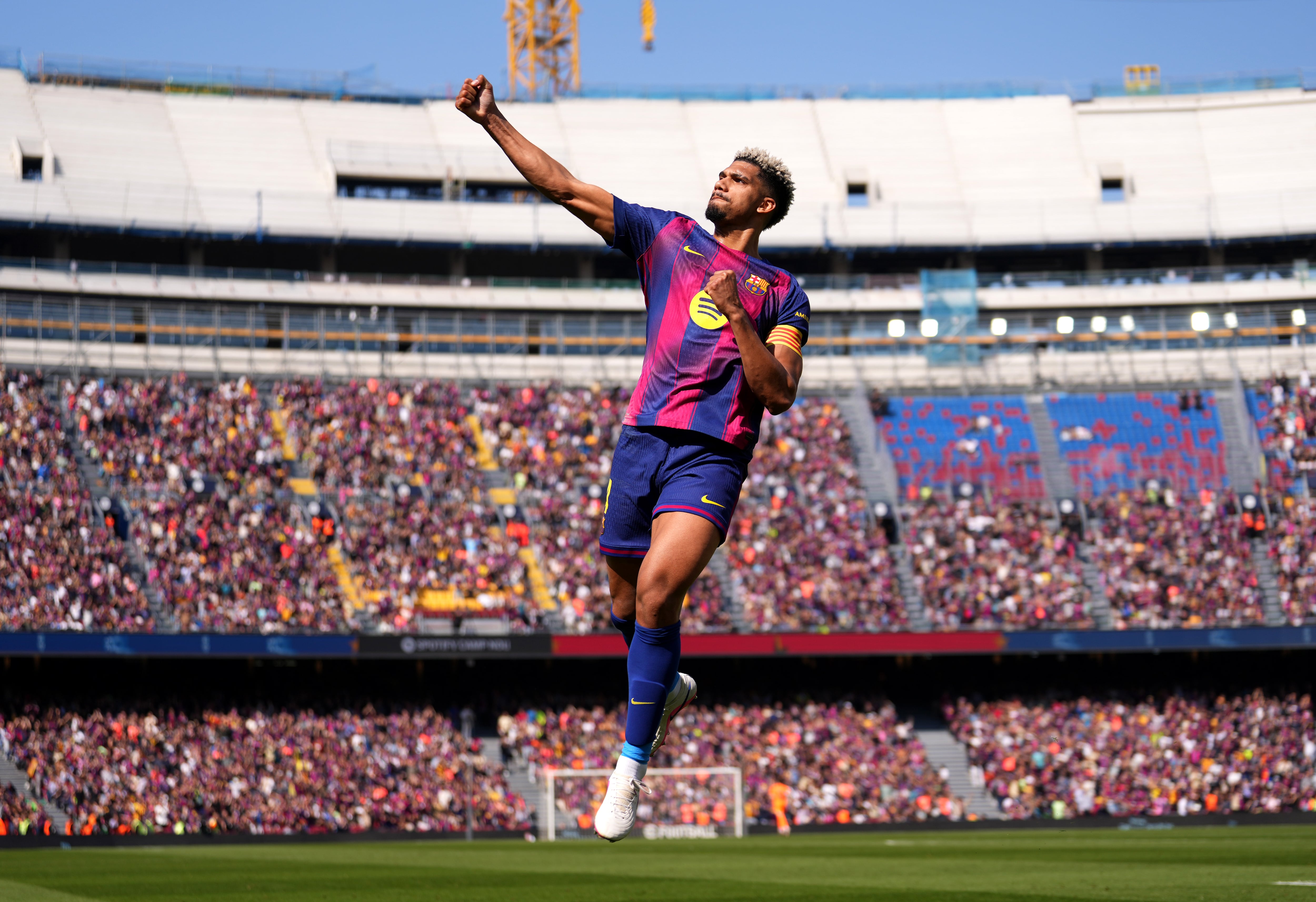 Barcelona venció a Rayo Vallecano: vea su diferencia con Real Madrid en tabla de posiciones LaLiga. (Photo by Alex Caparros/Getty Images)