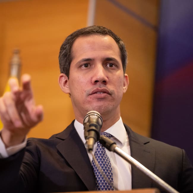 AME2748. BOGOTÁ (COLOMBIA), 07/08/2024.- Fotografía de archivo del 16 de septiembre de 2022 que muestra al opositor venezolano, Juan Guaidó, hablando durante una rueda de prensa en Caracas (Venezuela). El líder opositor en el exilio Juan Guaidó dijo a EFE que los venezolanos ya hicieron "todo" para recuperar la democracia, y que el presidente de Brasil, Luiz Inácio Lula da Silva, puede ser "una pieza clave" para liderar en la región y "materializar" la transición electoral en Venezuela como "interlocutor" del presidente Nicolás Maduro. EFE/ Rayner Peña R ARCHIVO