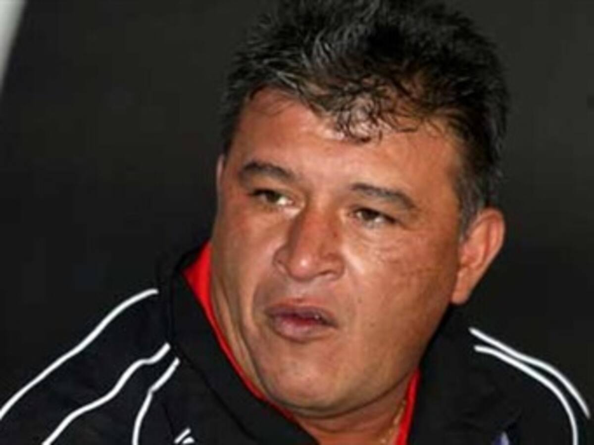 Claudio Borghi favorito para suceder a Bielsa en Chile