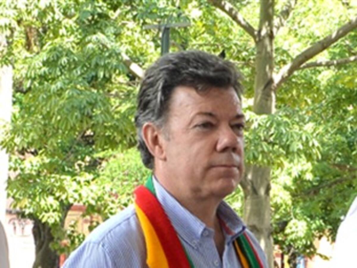 Santos dice que no abandonará el diálogo por ataques de las Farc al Ejército