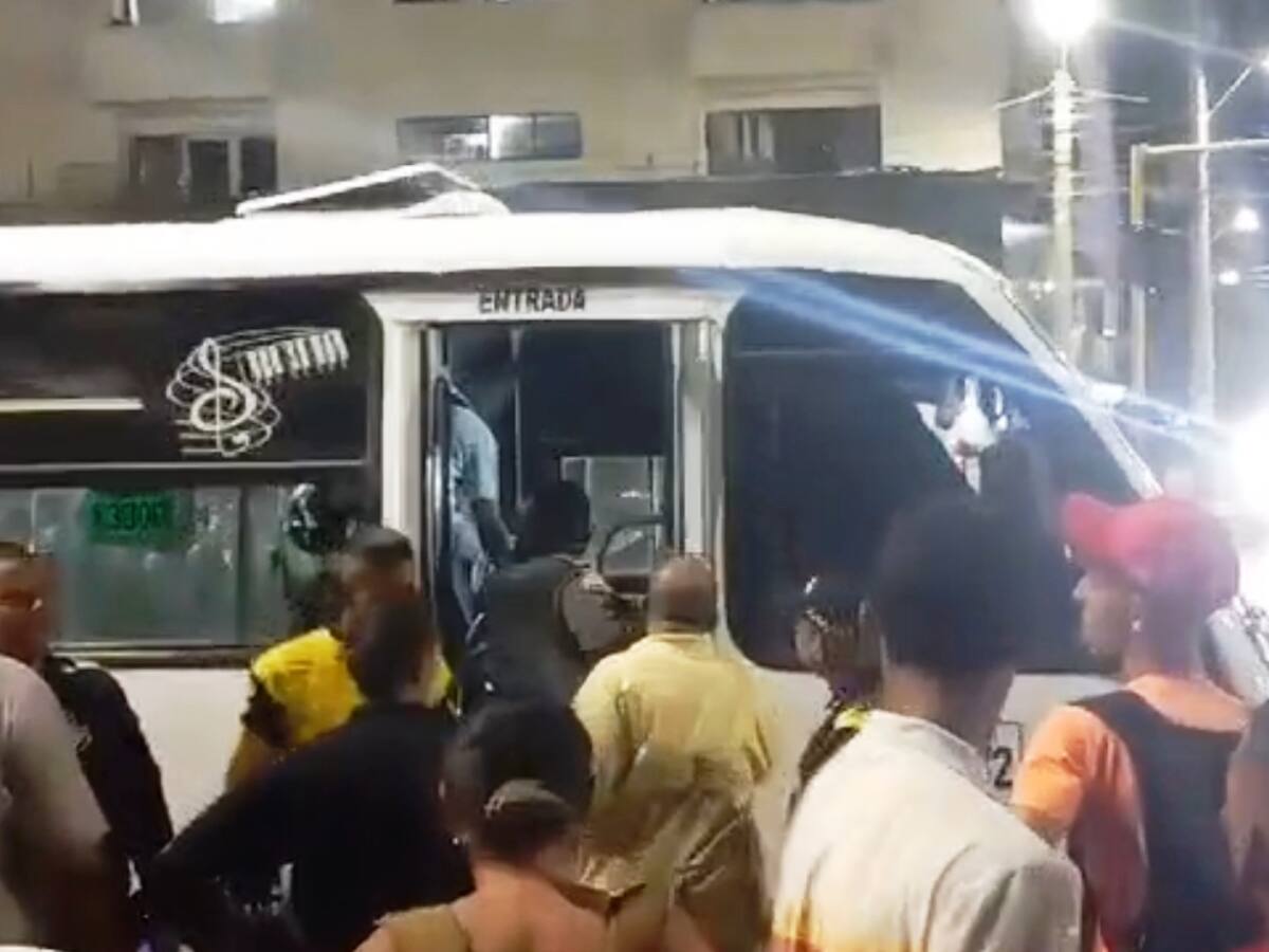 Conductor de buseta en Cartagena resultó herido con arma blanca en medio de un atraco