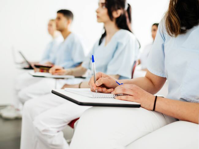 Imagen de referencia de residentes de Medicina. Foto: Getty Images.