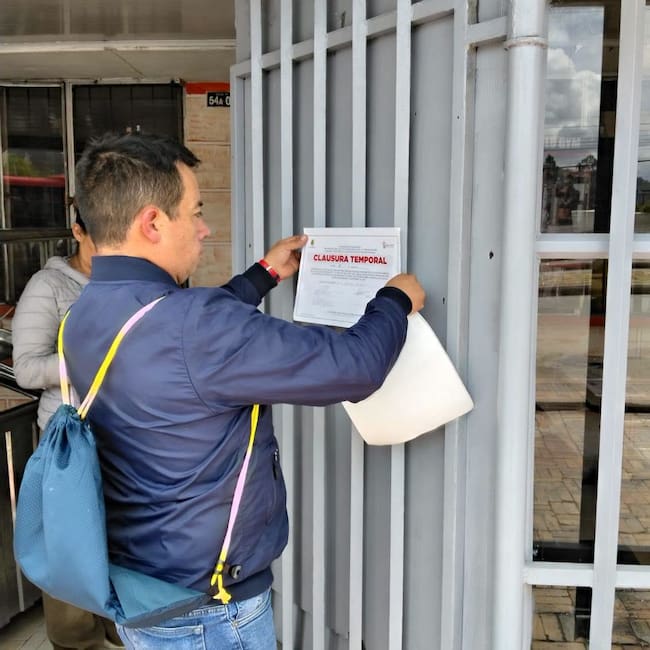 La Alcaldía clausuró un establecimiento de comidas rápidas ubicado al norte de la ciudad, luego de una inspección sanitaria adelantada por la Secretaría de Salud / Foto: Alcaldía de Sogamoso.