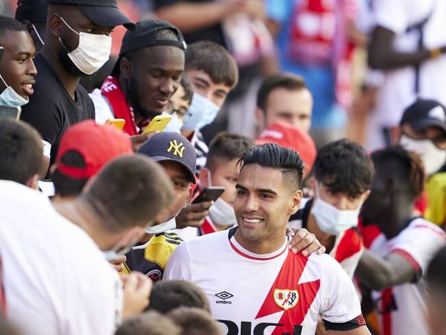 Falcao García con los hinchas del Rayo Vallecano luego de su gol ante el Getafe 